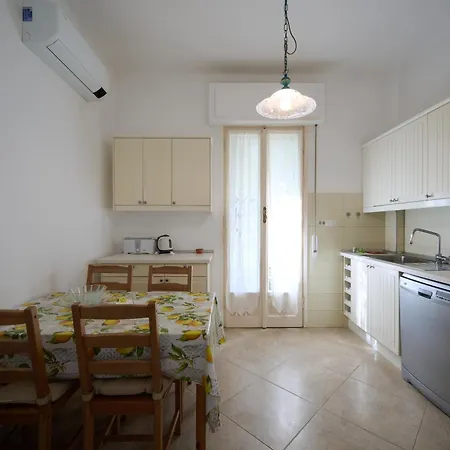 Camilla Giardino Apartment Diano Castello